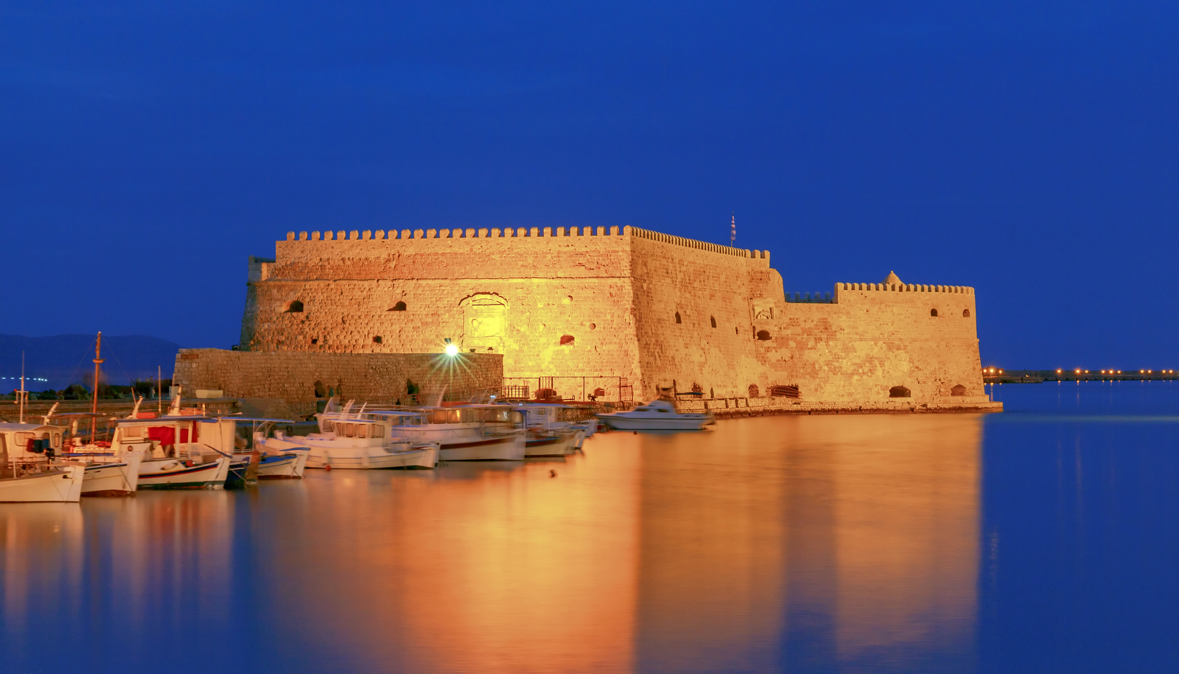 View,Of,The,Medieval,Venetian,Castle,And,Heraklion,Port,At